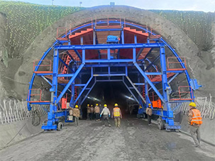 自動(dòng)防水板鋪掛臺車(chē)特點(diǎn)